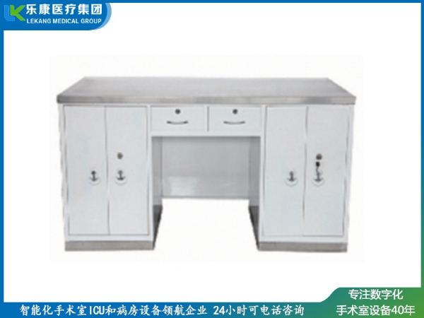 [C3]不銹鋼座面工作臺(tái)